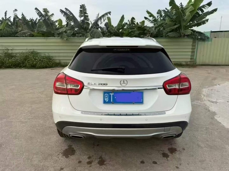 中山16年奔驰GLA9