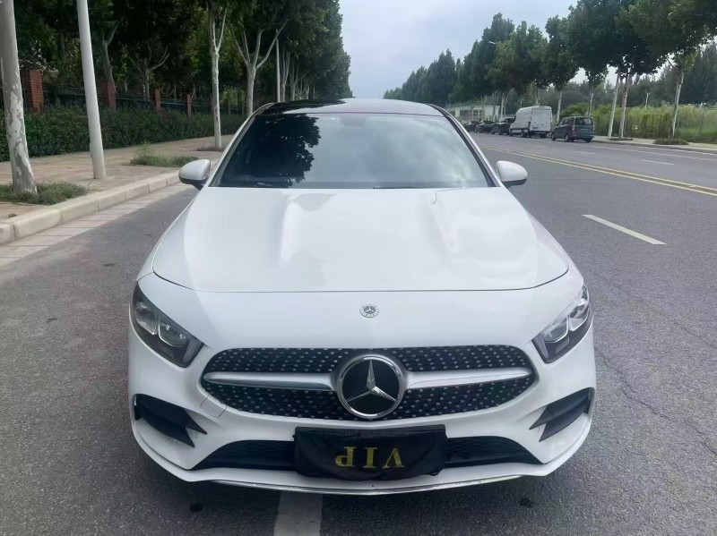 青岛21年奔驰A1