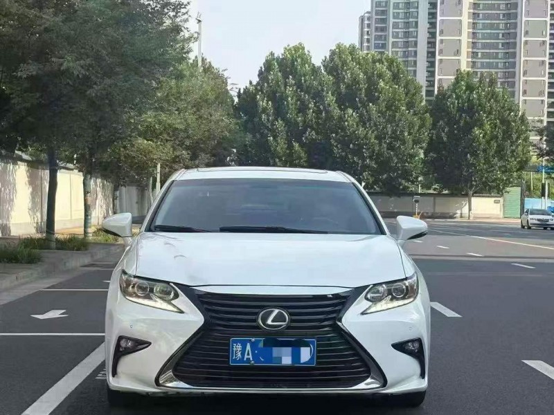 开封19年雷克萨斯ES1