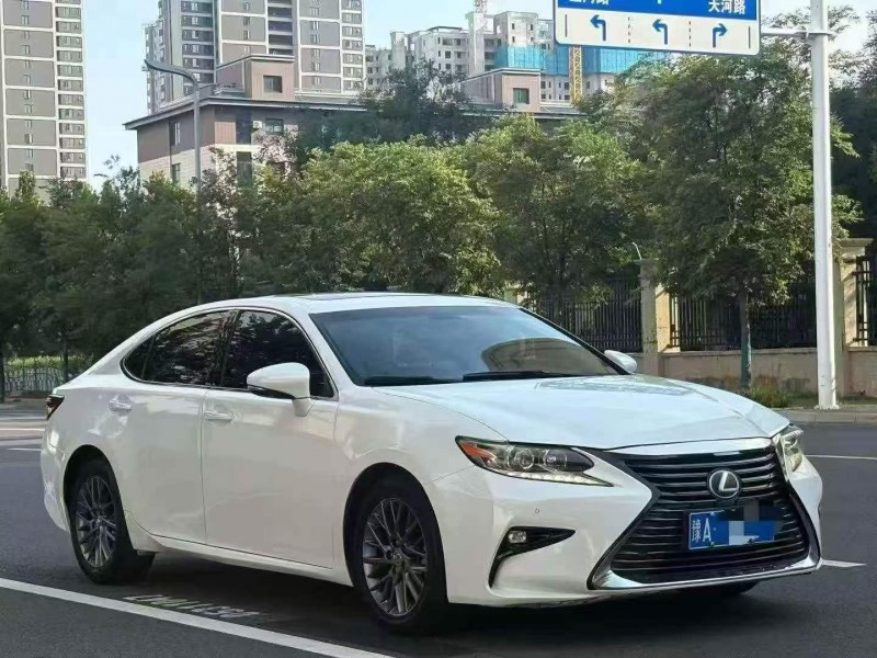 开封19年雷克萨斯ES3