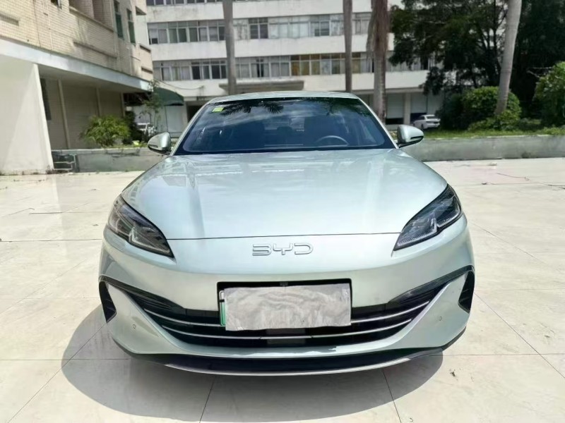 珠海25年比亚迪海豹1