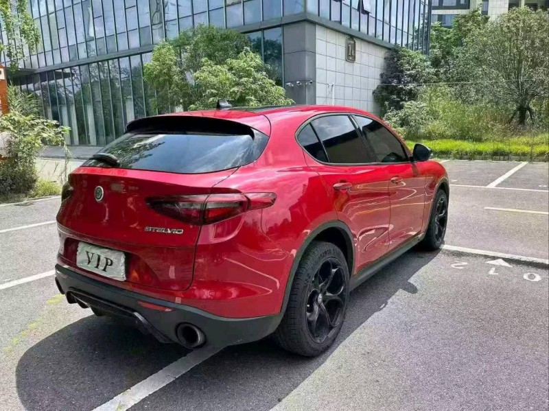 常德18年阿尔法·罗密欧Stelvio8