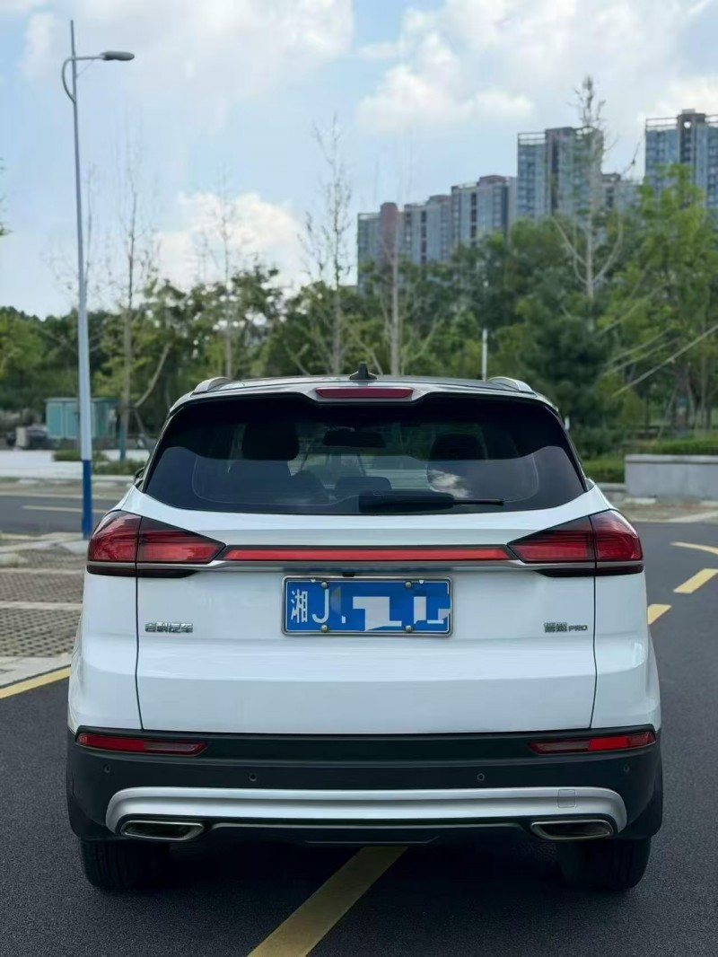 衡阳21年吉利博越9