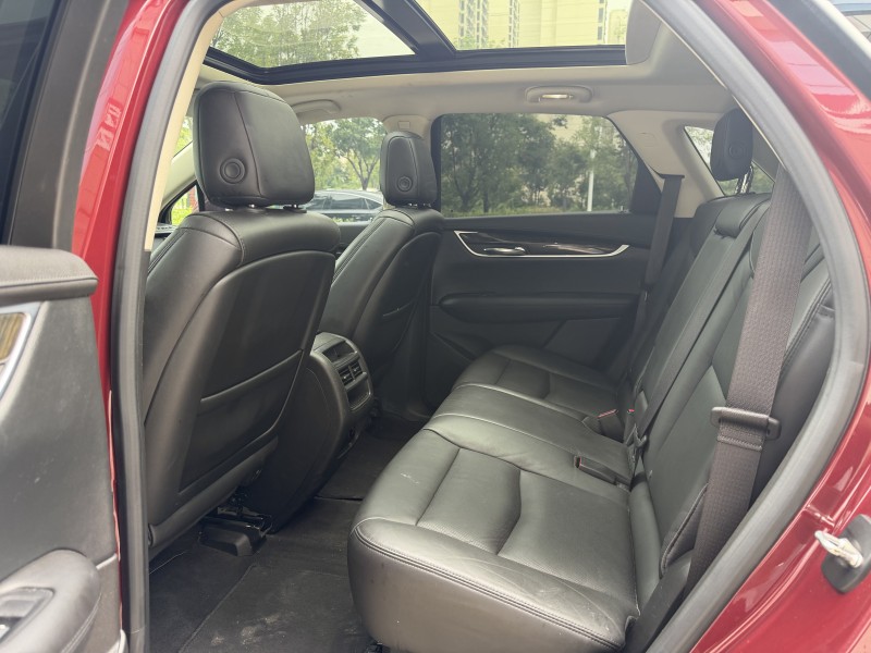 济宁17年凯迪拉克XT57