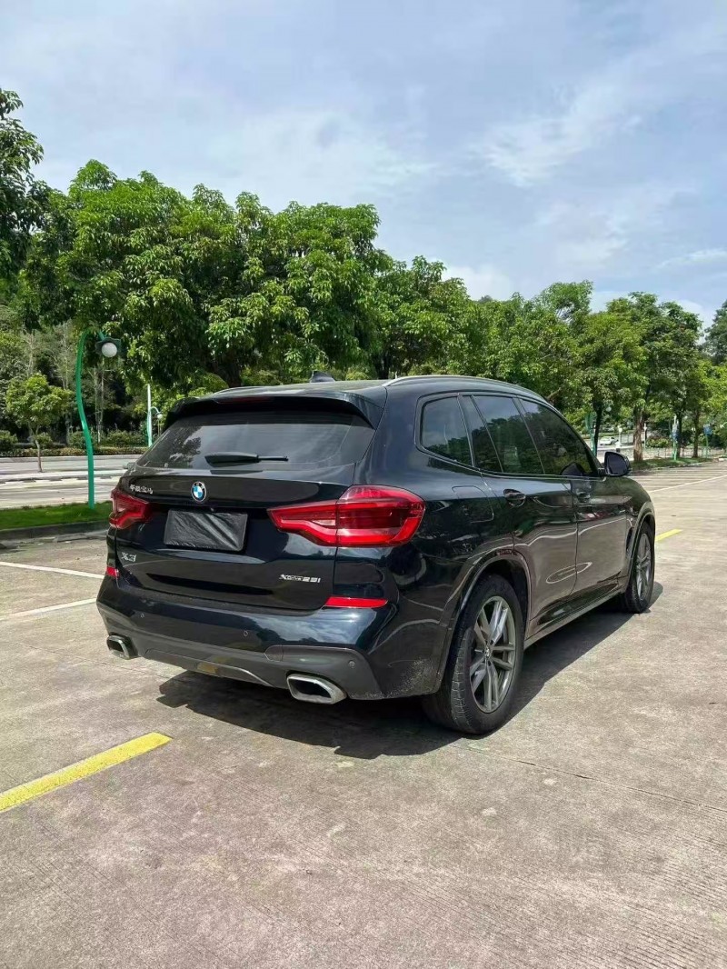 广州19年宝马X38