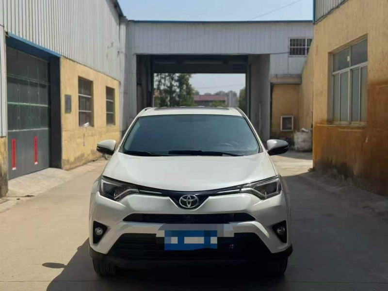 青岛18年丰田RAV4荣放1