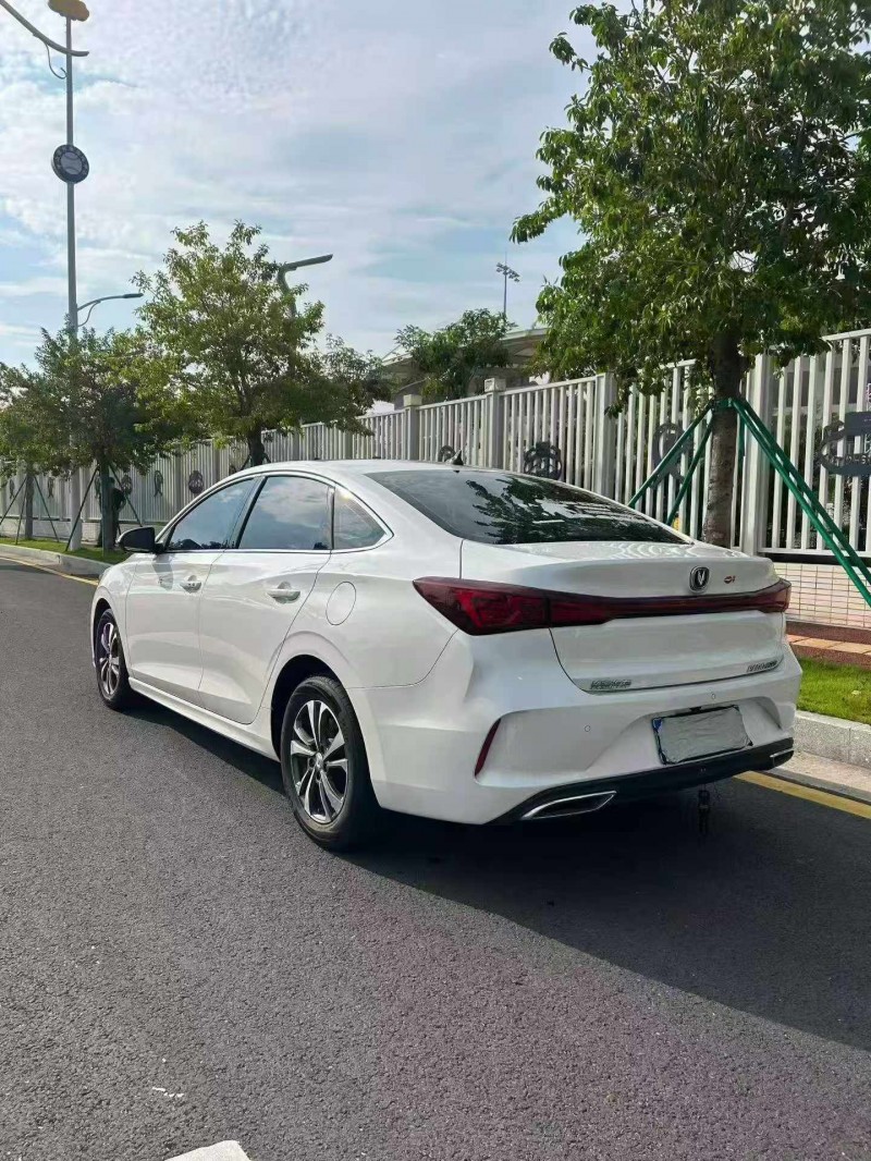 汕頭25年長安汽車逸動9