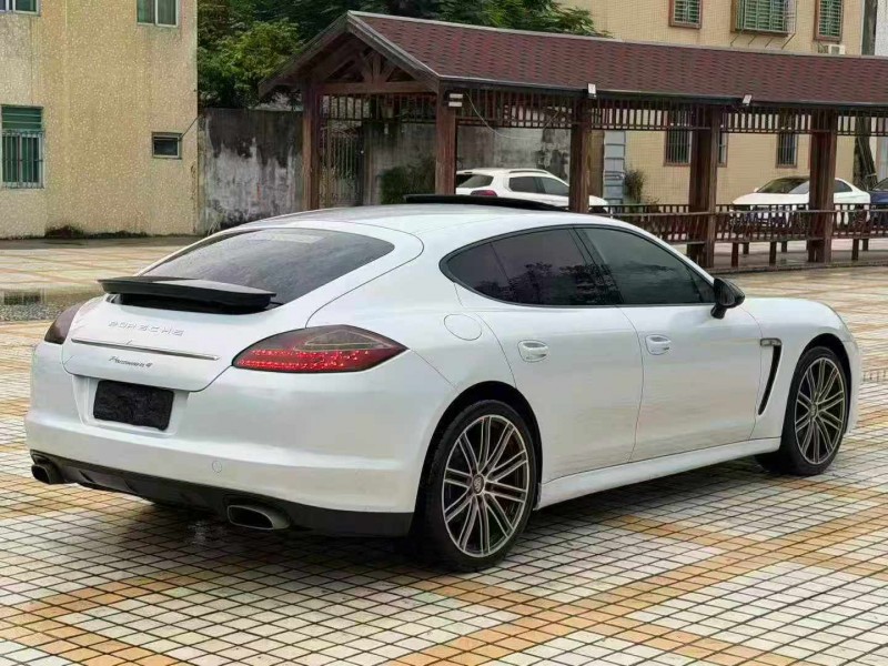 佛山11年保時捷帕拉梅拉7