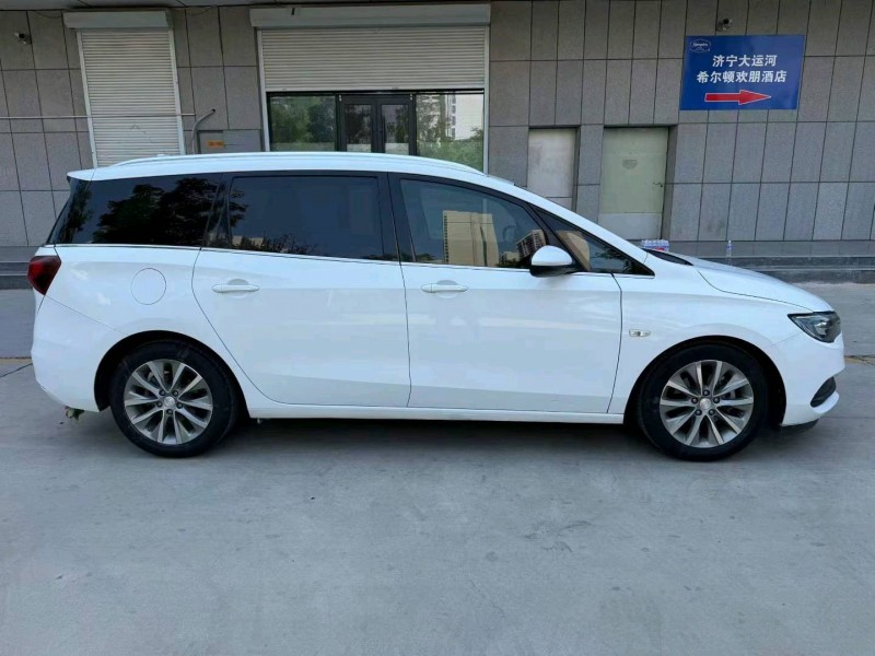 济宁21年别克GL64