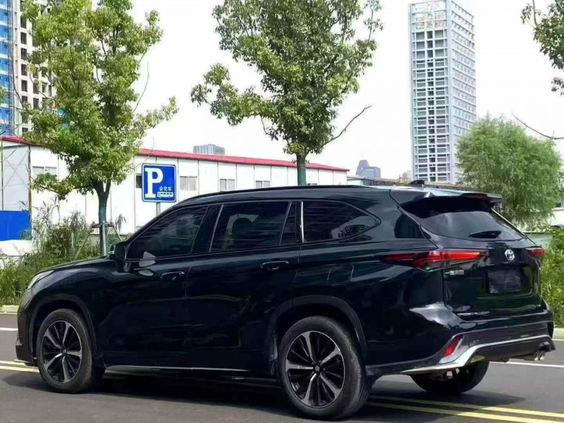 宜昌23年丰田皇冠7