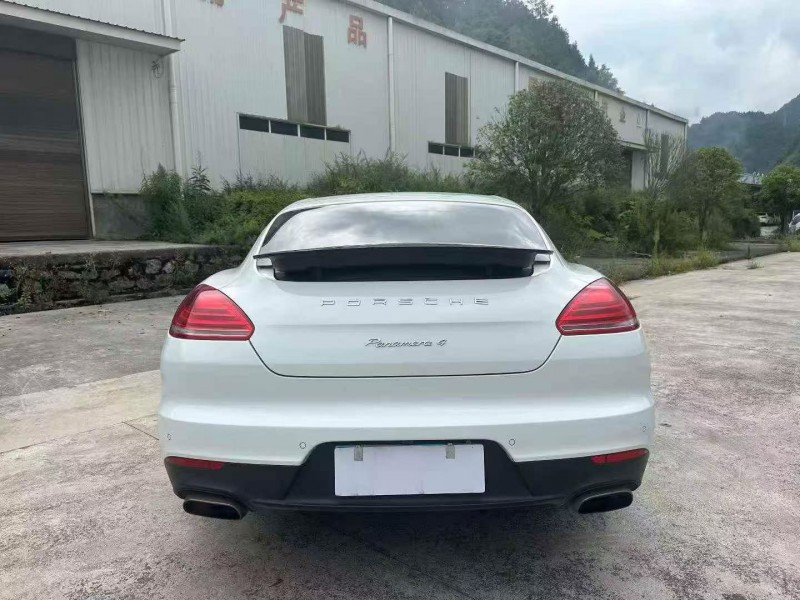 上海15年保时捷帕拉梅拉8