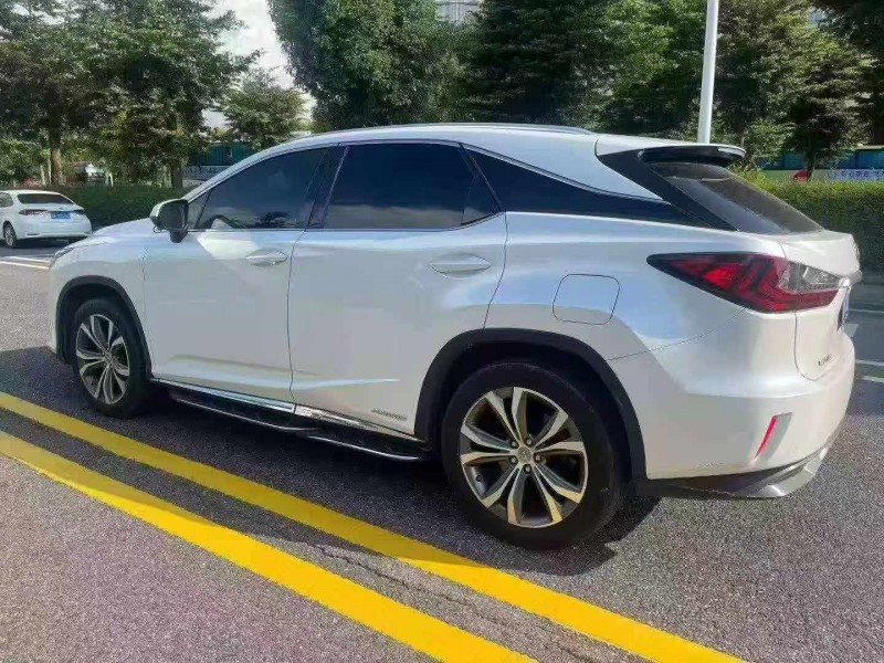 汕头17年雷克萨斯RX8