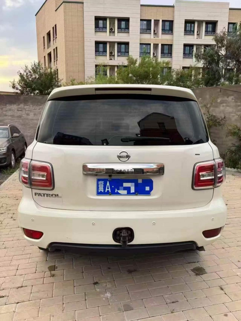 保定17年日产途乐9