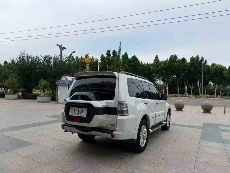 淄博19年三菱帕杰罗7