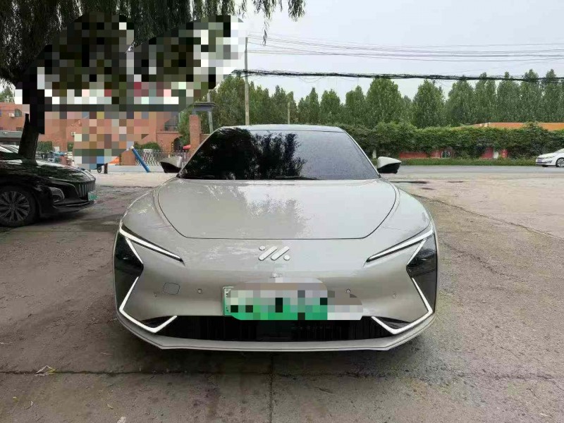保定24年智己L71