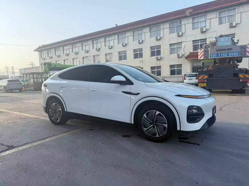 保定24年小鵬汽車G63