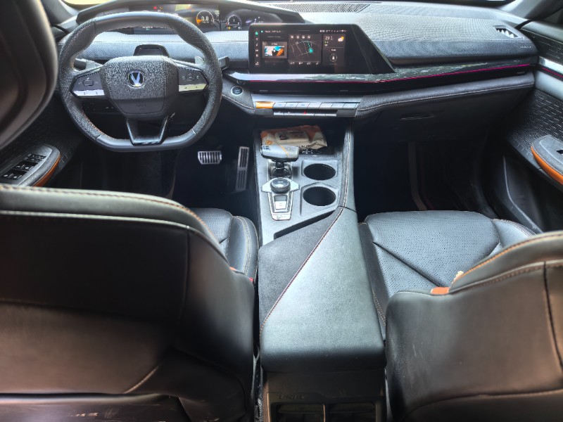 濮陽23年長安汽車UNI6