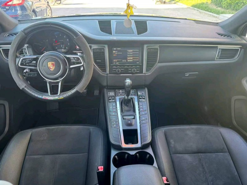 济宁16年保时捷Macan9