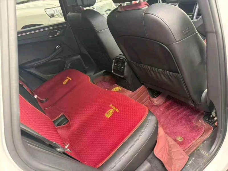 赤峰16年保時捷Macan5