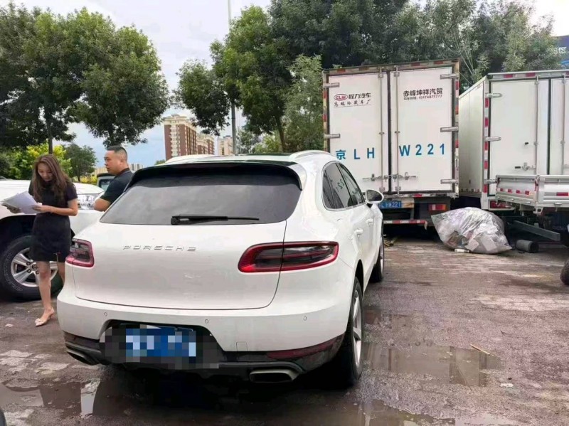 赤峰16年保時捷Macan9
