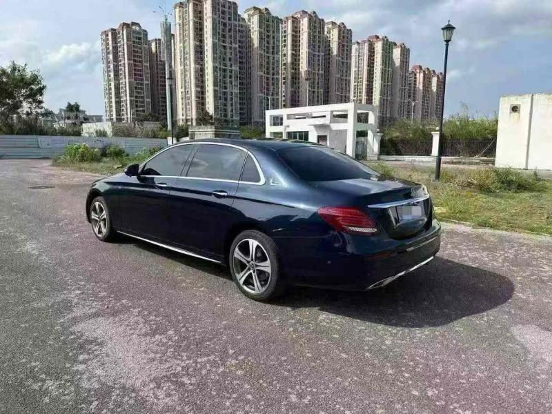 南宁18年奔驰E8