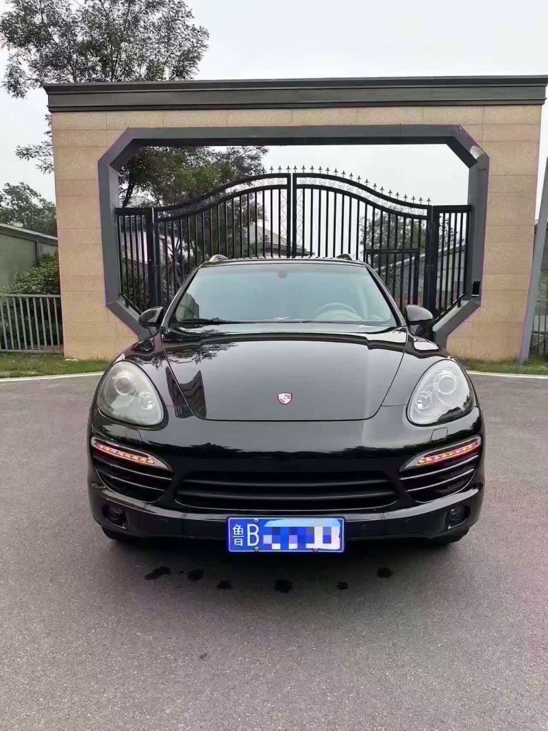 东营13年保时捷卡宴1