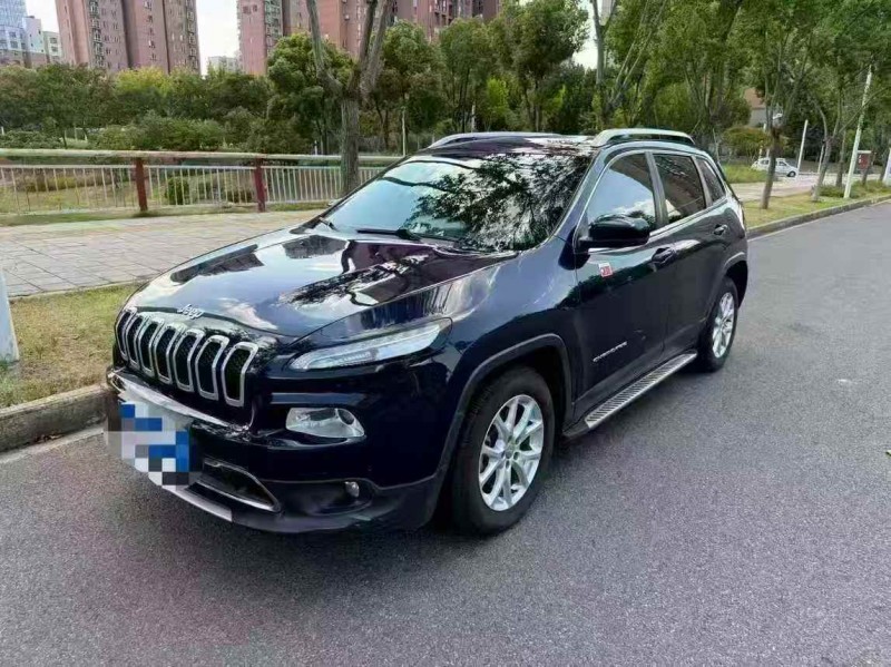 鄂州18年Jeep自由光3