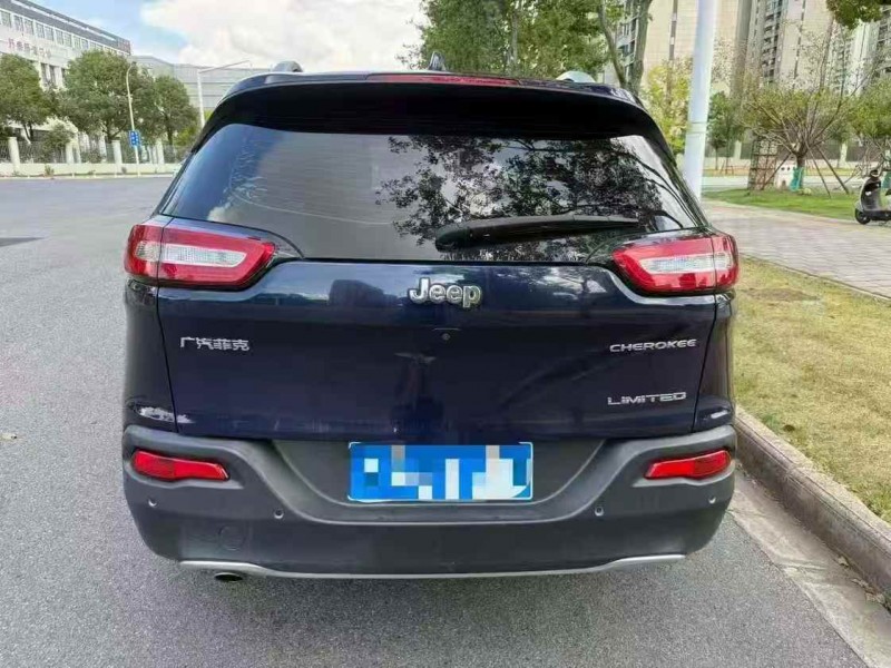 鄂州18年Jeep自由光9