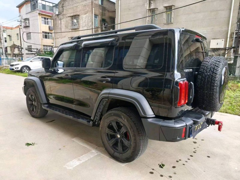 襄陽25年長城汽車坦克7