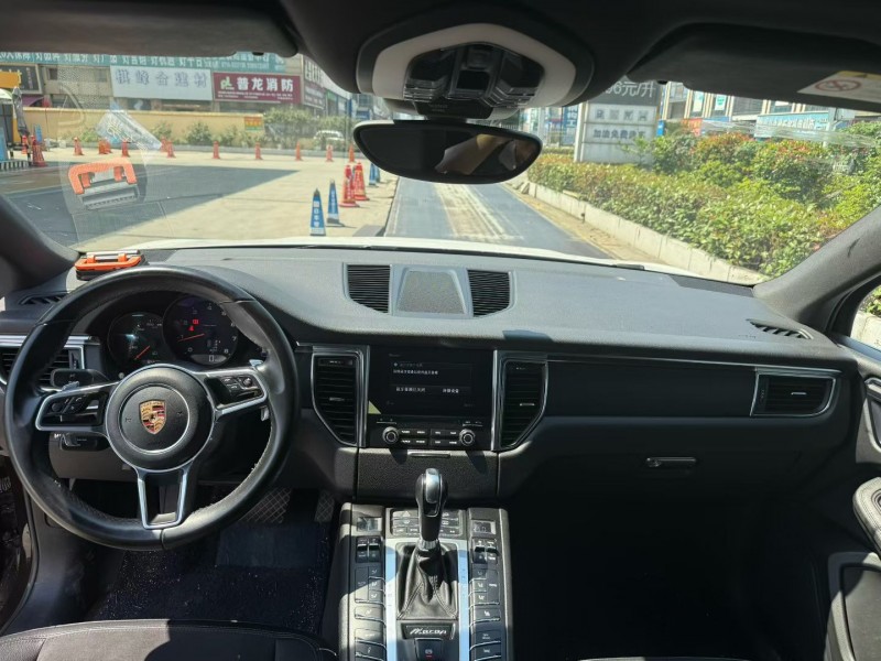 襄阳18年保时捷Macan4
