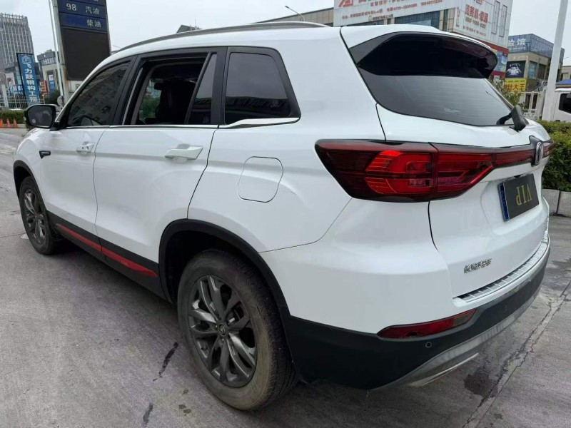 襄陽21年長安汽車CS757