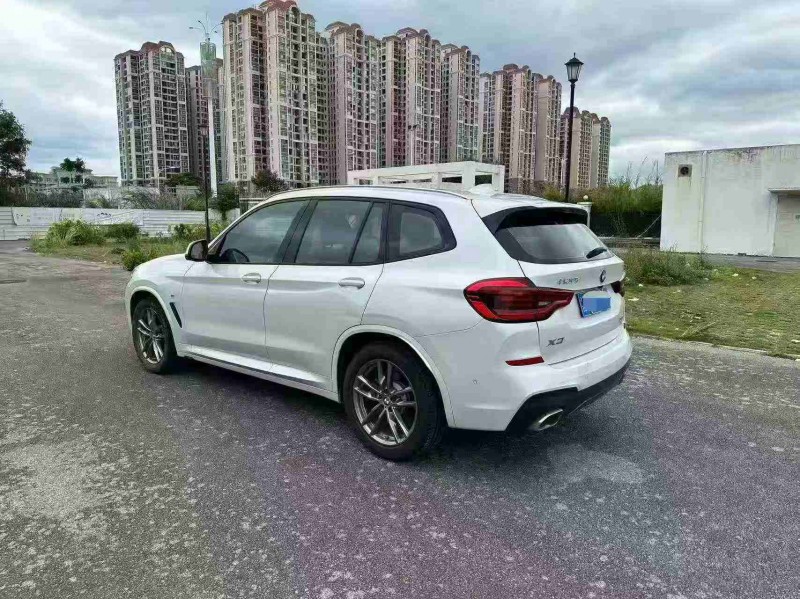 南寧19年寶馬X38