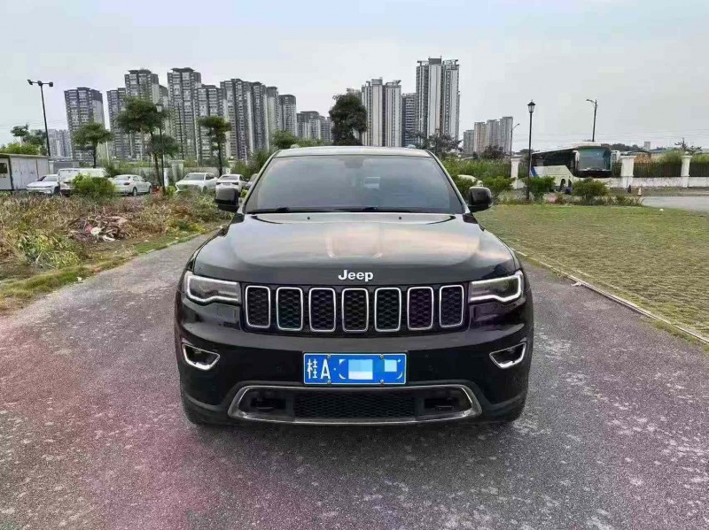 南寧18年Jeep大切諾基1
