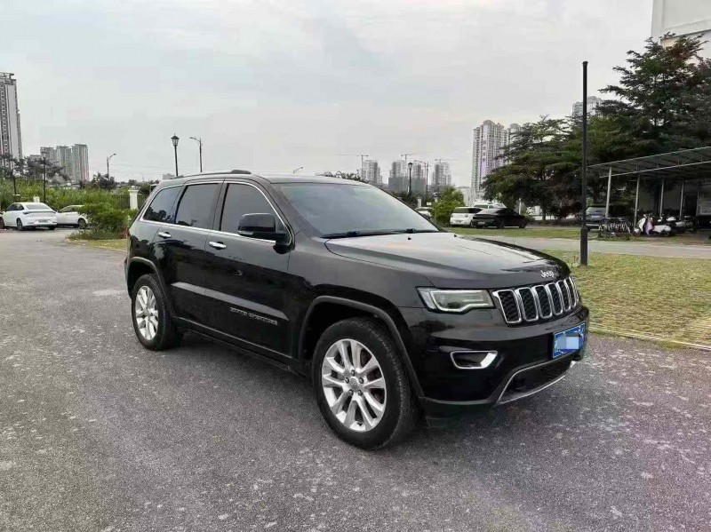 南寧18年Jeep大切諾基2
