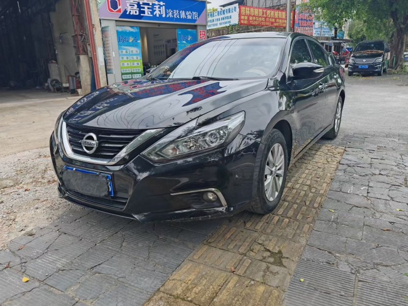 桂林17年日产天籁3
