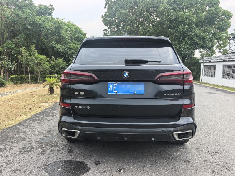 上海23年宝马X54