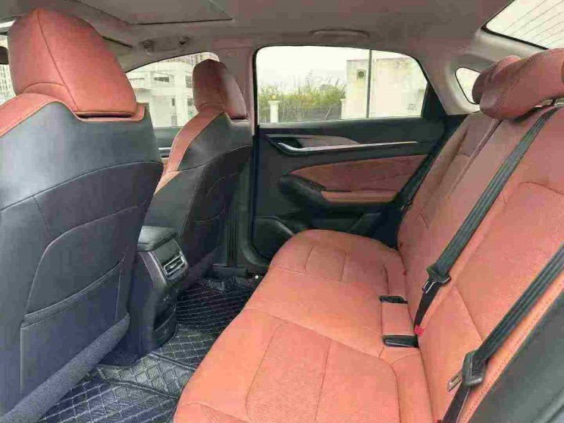 南寧25年長安汽車逸動6
