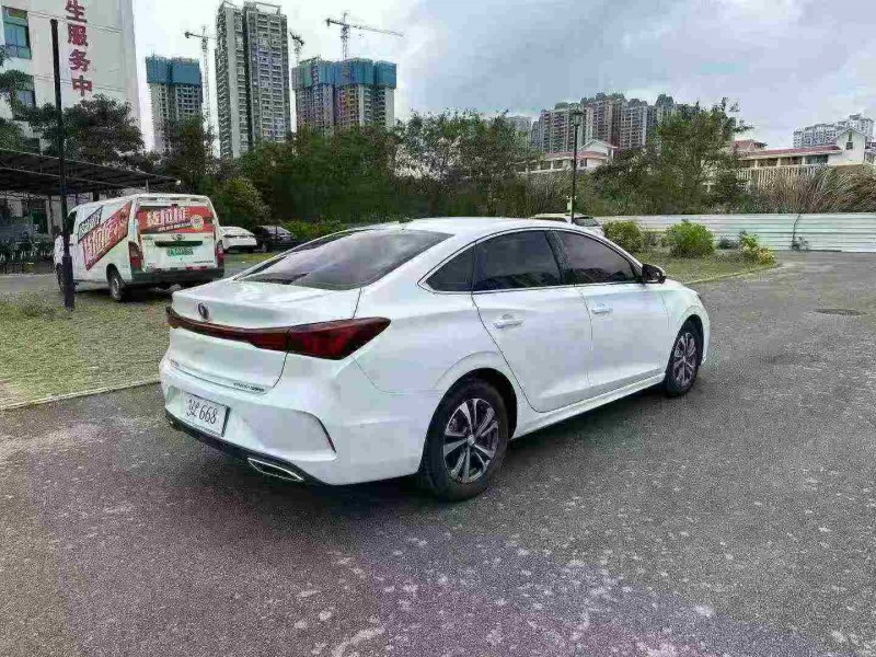 南寧25年長安汽車逸動7