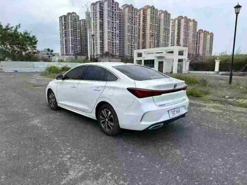 南寧25年長安汽車逸動8