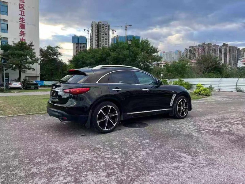 北海12年英菲尼迪FX358