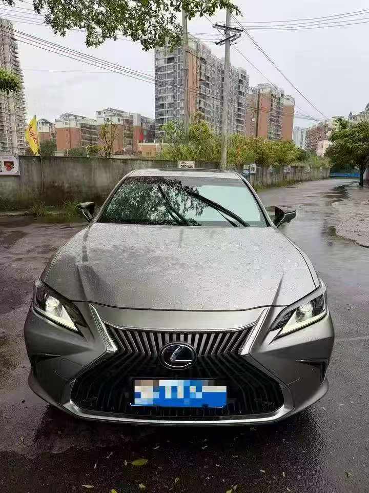 百色19年雷克萨斯ES1