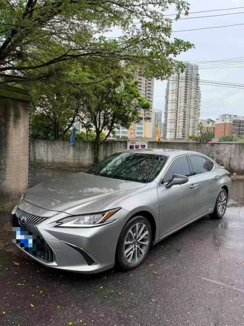 百色19年雷克萨斯ES6