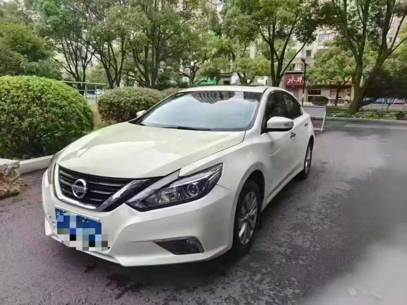 紹興17年日產天籟2