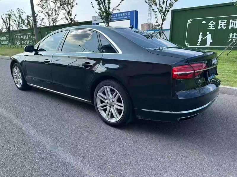 東營17年奧迪A8L5
