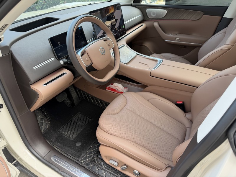 濟寧26年零跑汽車C116