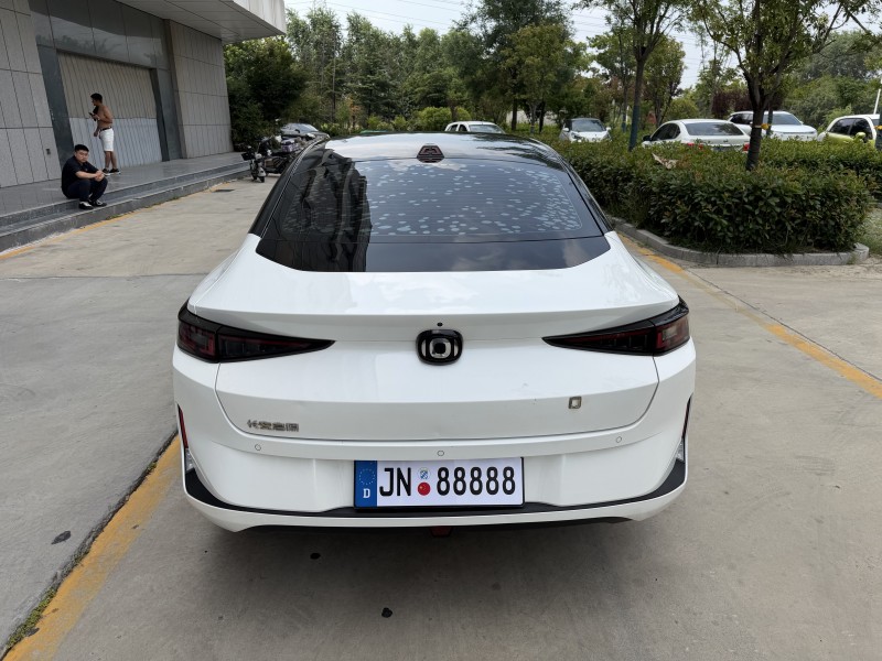 濟寧23年長安汽車啟源9