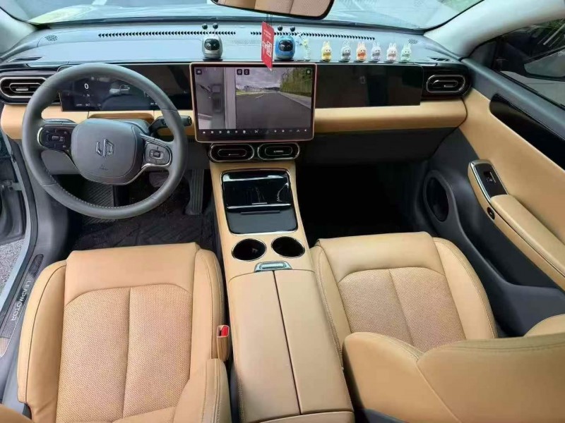 嘉興25年零跑汽車C114
