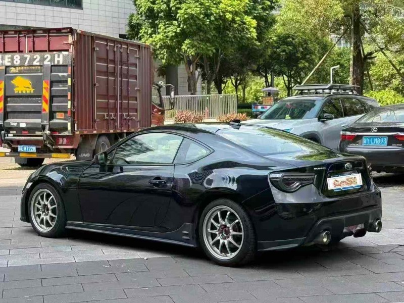江門17年斯巴魯BRZ7
