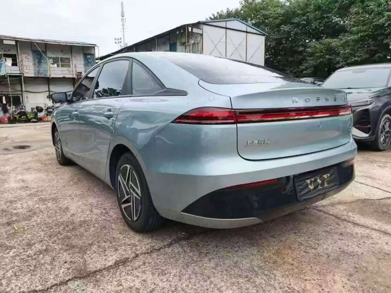 张家界25年荣威D65