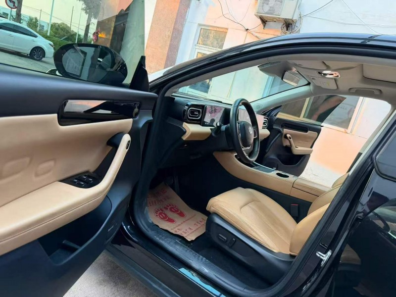 徐州25年零跑汽車C114